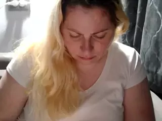 candycream17's Live Sex Cam Show