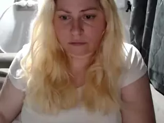 candycream17's Live Sex Cam Show