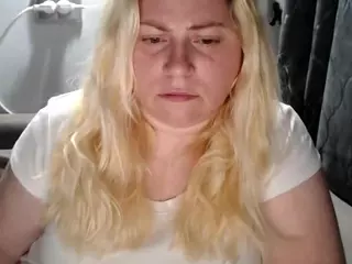 candycream17's Live Sex Cam Show