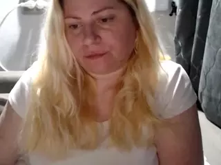 candycream17's Live Sex Cam Show