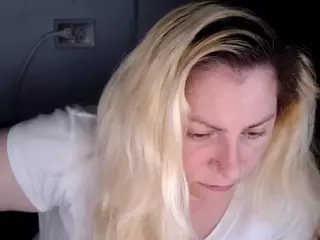 candycream17's Live Sex Cam Show