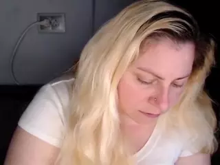 candycream17's Live Sex Cam Show