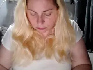 candycream17's Live Sex Cam Show