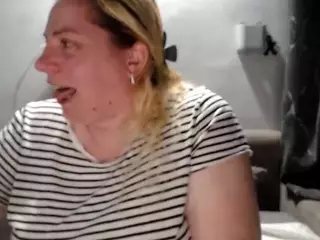 candycream17's Live Sex Cam Show