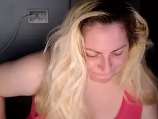 candycream17's Live Sex Cam Show