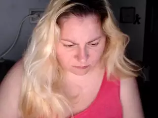 candycream17's Live Sex Cam Show