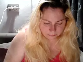 candycream17's Live Sex Cam Show