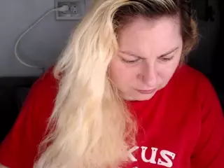 candycream17's Live Sex Cam Show