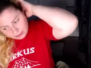 candycream17's Live Sex Cam Show