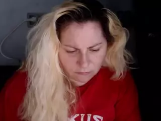 candycream17's Live Sex Cam Show