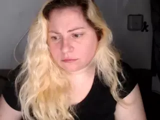 candycream17's Live Sex Cam Show
