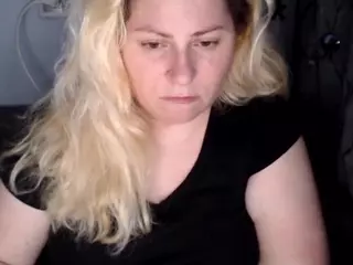 candycream17's Live Sex Cam Show