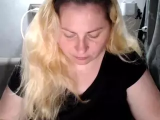 candycream17's Live Sex Cam Show