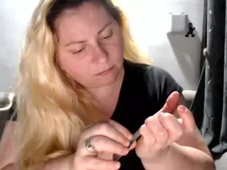 candycream17's Live Sex Cam Show