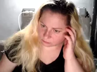 candycream17's Live Sex Cam Show