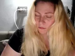 candycream17's Live Sex Cam Show