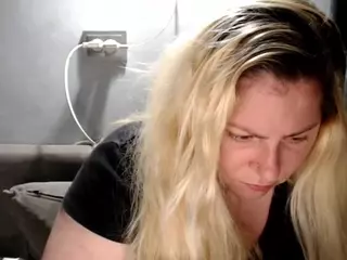 candycream17's Live Sex Cam Show