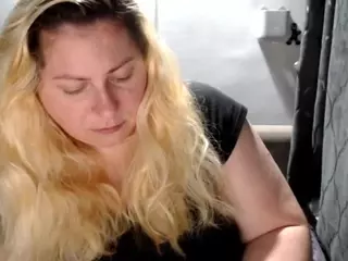 candycream17's Live Sex Cam Show