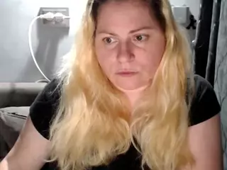 candycream17's Live Sex Cam Show