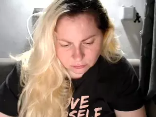candycream17's Live Sex Cam Show