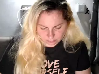candycream17's Live Sex Cam Show