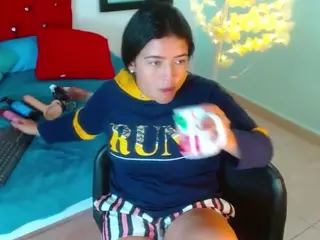 scarleth-snow's Live Sex Cam Show