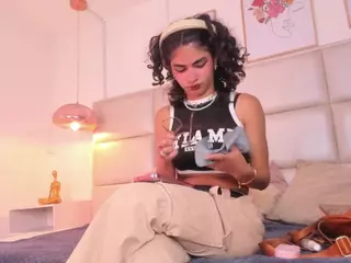 Zuky 💕's Live Sex Cam Show