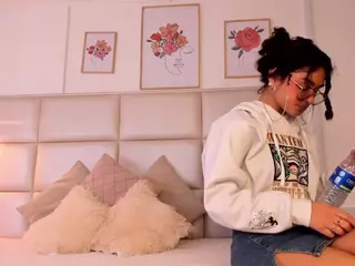 Zuky 💕's Live Sex Cam Show