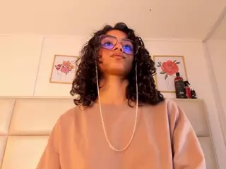 Zuky 💕's Live Sex Cam Show