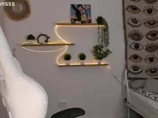 CassieYoung's Live Sex Cam Show