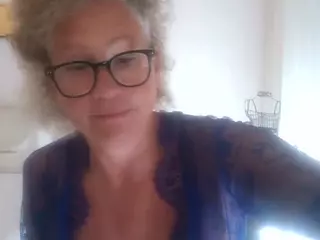 Blondecougar's Live Sex Cam Show