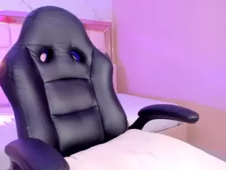 Emilyy-77's Live Sex Cam Show