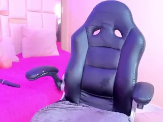 Emilyy-77's Live Sex Cam Show