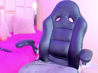 Emilyy-77's Live Sex Cam Show