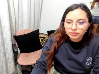 Live cam show with untilwet