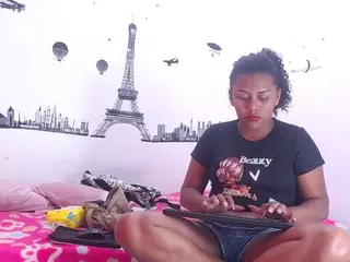 LINDAEBONY19's Live Sex Cam Show