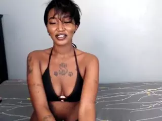 Kattiebirdie's Live Sex Cam Show