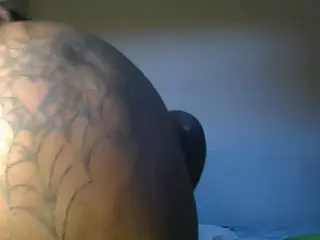 Yourthickgyal's Live Sex Cam Show