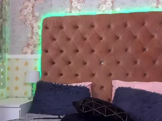 Vivian-Cross's Live Sex Cam Show