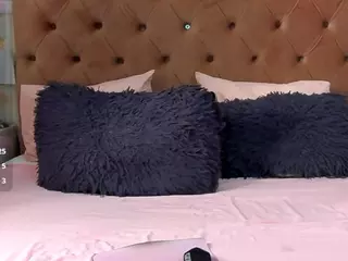 Vivian-Cross's Live Sex Cam Show