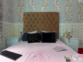 Vivian-Cross's Live Sex Cam Show