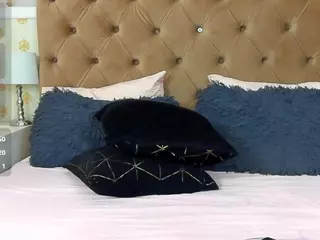 Vivian-Cross's Live Sex Cam Show