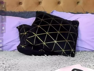 Vivian-Cross's Live Sex Cam Show