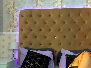Vivian-Cross's Live Sex Cam Show
