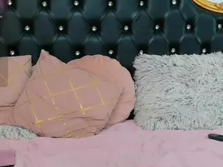 Vivian-Cross's Live Sex Cam Show