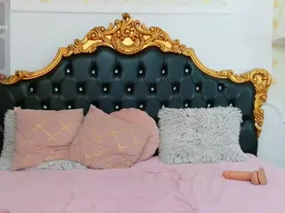 Vivian-Cross's Live Sex Cam Show