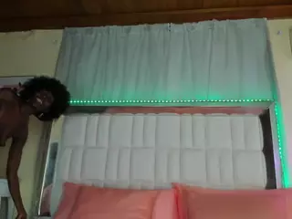 AlmaSaennz's Live Sex Cam Show