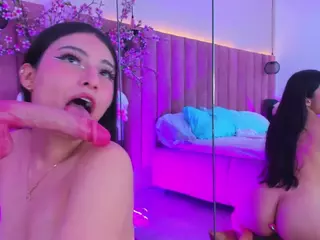 CarolineMoreno's Live Sex Cam Show