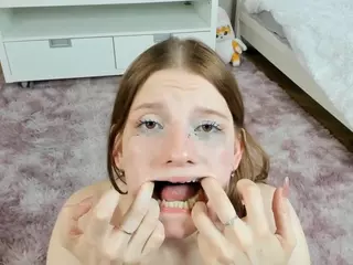 MoiraHeldreth's Live Sex Cam Show