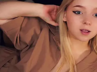 Lora's Live Sex Cam Show